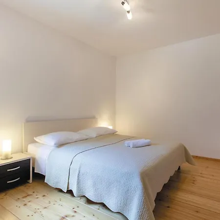 아파트 Beautiful In Podaspilje With Kitchen