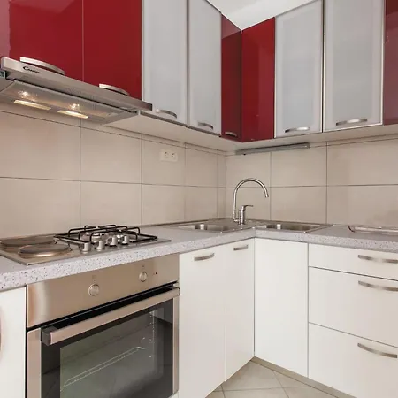 Beautiful In Podaspilje With Kitchen Svinisce
