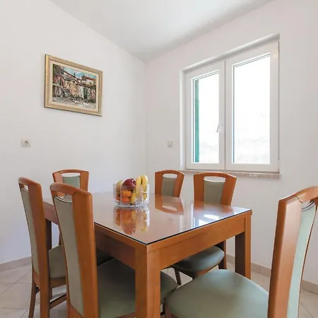Διαμέρισμα Beautiful In Podaspilje With Kitchen *